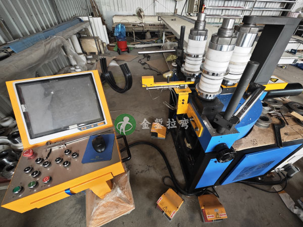 最新引进国内高端拉弯数控设备 最新引进国内高端拉弯数控设备